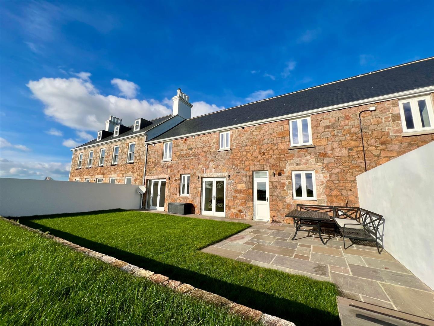 2, Les Petits Canons, La Grande Route De St. Jean, Trinity